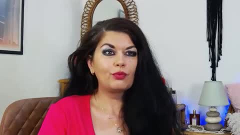 Snapshot of desirehellen chatting on October 2025 05:05:01 AM HellenMoon online show from October 2025 05:05:01 AM