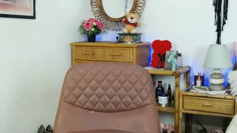 Snapshot of desirehellen chatting on October 2025 06:36:02 AM HellenMoon online show from October 2025 06:36:02 AM