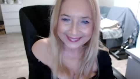 Snapshot of desiresofia chatting on December 2024 10:49:02 AM S O F I A online show from December 2024 10:49:02 AM
