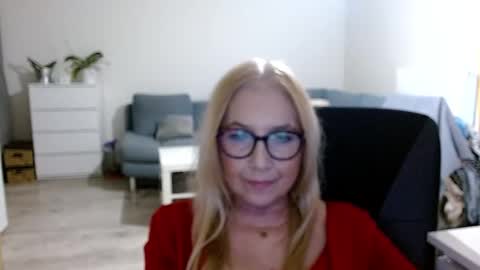 Snapshot of desiresofia chatting on December 2024 08:04:01 AM S O F I A online show from December 2024 08:04:01 AM