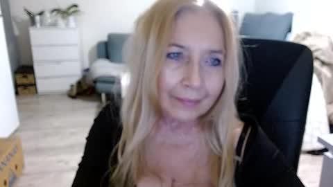 Snapshot of desiresofia chatting on December 2024 02:46:02 PM S O F I A online show from December 2024 02:46:02 PM
