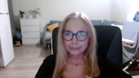 Snapshot of desiresofia chatting on January 2025 05:38:01 PM S O F I A online show from January 2025 05:38:01 PM