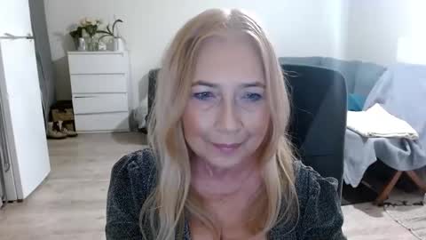 Snapshot of desiresofia chatting on January 2025 07:46:01 AM S O F I A online show from January 2025 07:46:01 AM