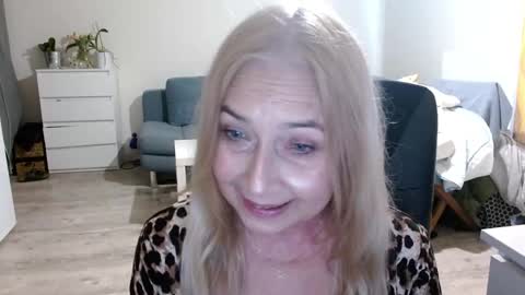 Snapshot of desiresofia chatting on January 2025 02:41:01 PM S O F I A online show from January 2025 02:41:01 PM