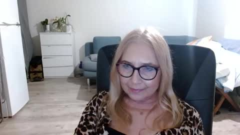 Snapshot of desiresofia chatting on January 2025 02:57:01 PM S O F I A online show from January 2025 02:57:01 PM