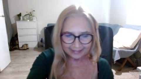 Snapshot of desiresofia chatting on January 2025 05:46:01 PM S O F I A online show from January 2025 05:46:01 PM