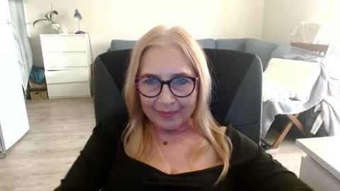 Snapshot of desiresofia chatting on February 2025 02:40:01 PM S O F I A online show from February 2025 02:40:01 PM