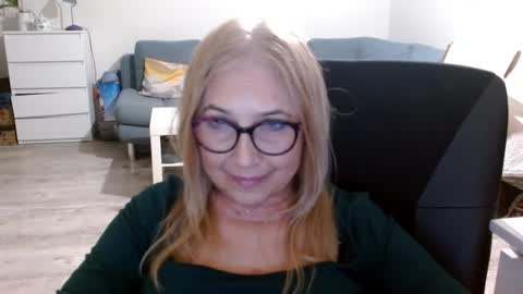 Snapshot of desiresofia chatting on February 2025 06:01:01 PM S O F I A online show from February 2025 06:01:01 PM
