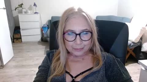 Snapshot of desiresofia chatting on February 2025 06:40:02 PM S O F I A online show from February 2025 06:40:02 PM
