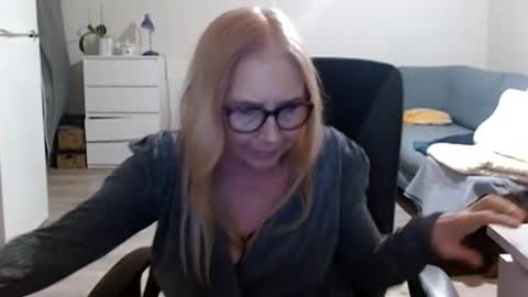 Snapshot of desiresofia chatting on February 2025 06:08:02 PM S O F I A online show from February 2025 06:08:02 PM