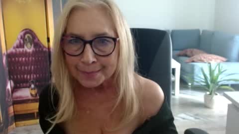 Snapshot of desiresofia chatting on September 2025 02:09:02 PM S O F I A online show from September 2025 02:09:02 PM