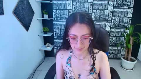 Snapshot of desiring__angel chatting on November 2025 03:56:01 AM Desiring Angel online show from November 2025 03:56:01 AM