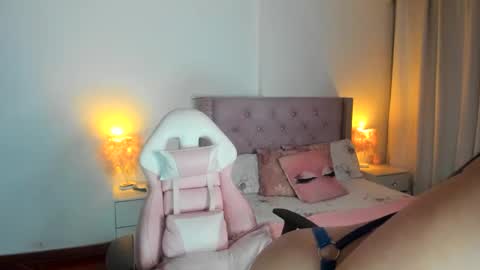 Snapshot of destinysweet21 chatting on October 2025 11:04:02 PM destinysweet21 online show from October 2025 11:04:02 PM