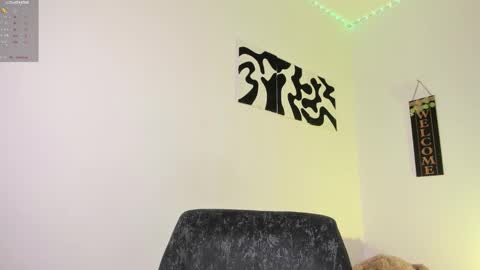 desty_y online show from October 2025 07:05:01 PM