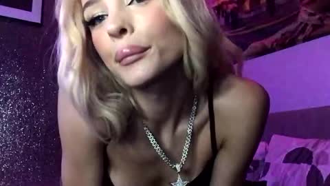 Snapshot of diamond_the_blonde chatting on October 2025 10:21:01 PM Diamond online show from October 2025 10:21:01 PM