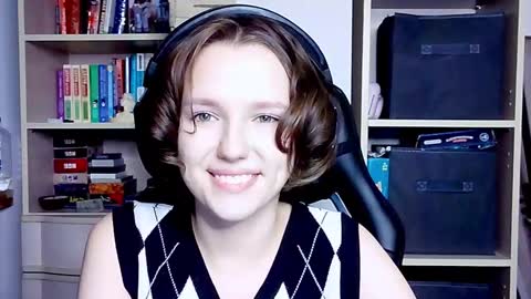 diana_back3 online show from October 2025 04:26:02 PM