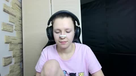 diana_back3 online show from November 2025 01:51:01 PM