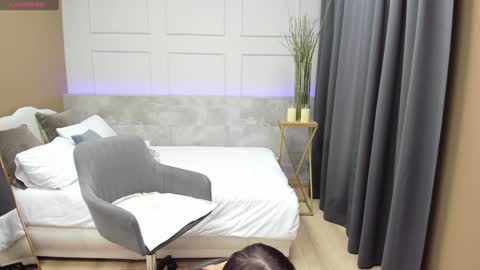 Diana online show from December 2024 01:35:01 PM