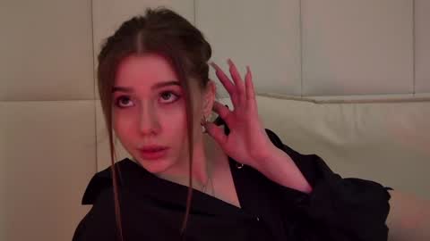 Snapshot of dianabecker chatting on February 2025 10:34:02 PM Diana online show from February 2025 10:34:02 PM