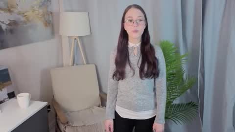 My name is Mia online show from October 2025 08:11:01 AM