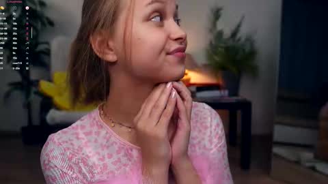 Elwyna online show from September 2025 06:35:01 PM