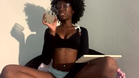 Snapshot of dimedoll33 chatting on September 2025 02:33:02 AM black american princess online show from September 2025 02:33:02 AM