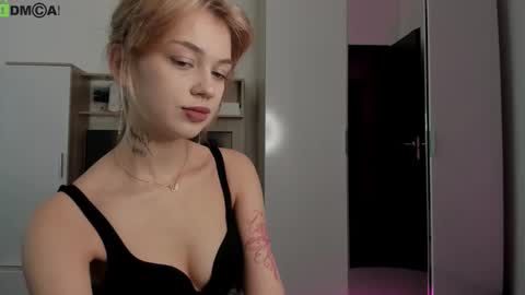 Snapshot of din_star chatting on October 2025 07:42:01 AM Dina online show from October 2025 07:42:01 AM