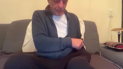 Snapshot of dinnerout1111 chatting on October 2025 09:25:01 PM dinnerout1111 online show from October 2025 09:25:01 PM