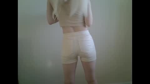 DitaMilton online show from October 2025 01:42:02 PM