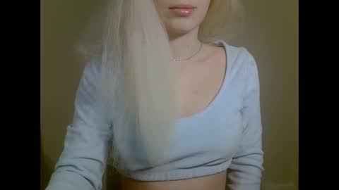 DitaMilton online show from November 2025 02:27:01 PM