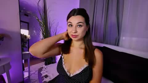 Tia online show from September 2025 09:25:01 PM