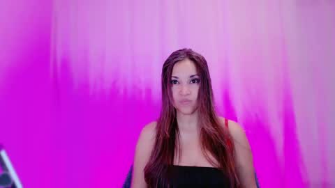 Snapshot of divinelynn chatting on January 2025 03:44:01 PM DivineLynn online show from January 2025 03:44:01 PM