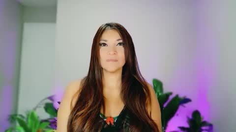 Snapshot of divinelynn chatting on November 2025 02:00:01 PM DivineLynn online show from November 2025 02:00:01 PM