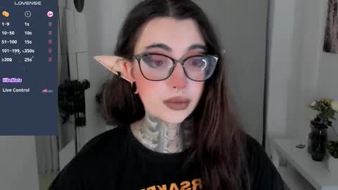 Snapshot of dixipixi_ chatting on October 2025 06:26:02 AM dixipixi_ online show from October 2025 06:26:02 AM