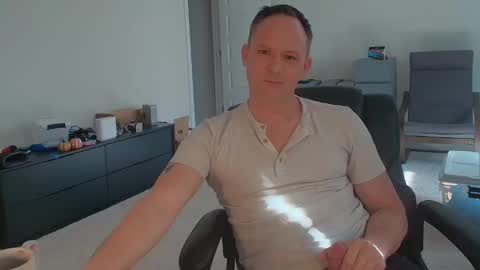 Snapshot of dj_diesel_rat chatting on February 2025 03:47:01 PM dj_diesel_rat online show from February 2025 03:47:01 PM