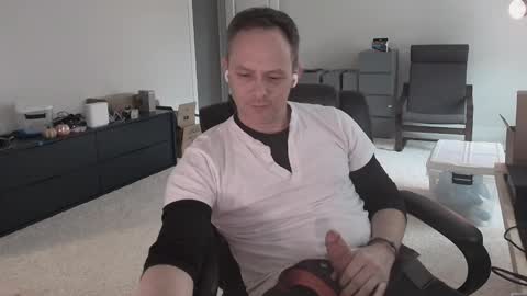 Snapshot of dj_diesel_rat chatting on February 2025 06:16:01 PM dj_diesel_rat online show from February 2025 06:16:01 PM