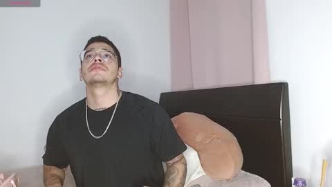 Snapshot of doll_and_sex chatting on January 2025 03:23:02 AM Auro and Santiago online show from January 2025 03:23:02 AM