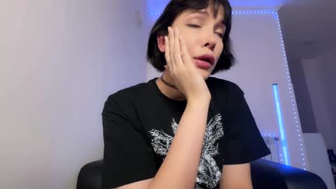 Kira online show from December 2024 09:08:01 PM