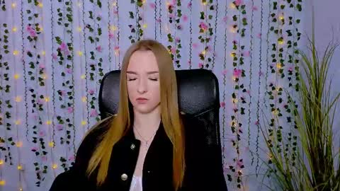 Snapshot of doll_vey chatting on March 2025 12:22:02 PM doll_vey online show from March 2025 12:22:02 PM