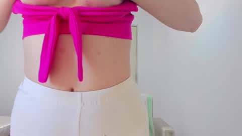 Snapshot of dollcedolly chatting on October 2025 10:17:02 AM Eva online show from October 2025 10:17:02 AM