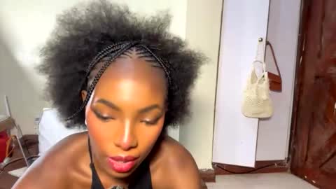 Snapshot of dolldol18 chatting on October 2025 02:13:02 PM Doll online show from October 2025 02:13:02 PM