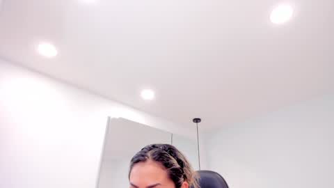 Snapshot of dolly_walker chatting on January 2025 08:19:01 AM dolly walker online show from January 2025 08:19:01 AM