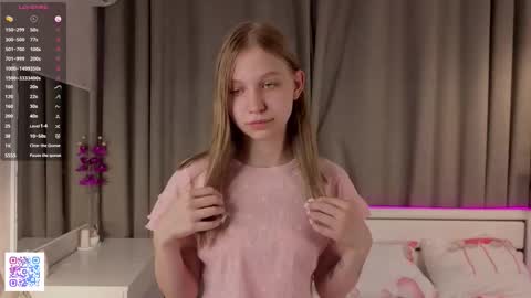 Snapshot of dollyburruss chatting on October 2025 06:08:02 PM Emilia online show from October 2025 06:08:02 PM