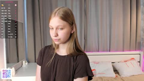 Snapshot of dollyburruss chatting on October 2025 04:47:01 AM Emilia online show from October 2025 04:47:01 AM