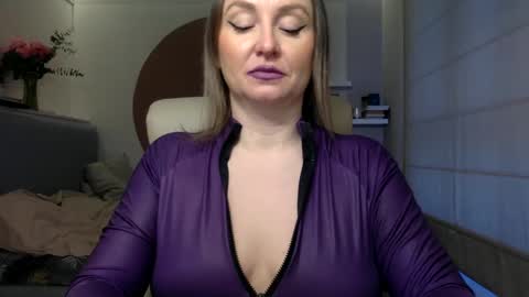 DOM MUMMY online show from February 2025 06:50:02 AM