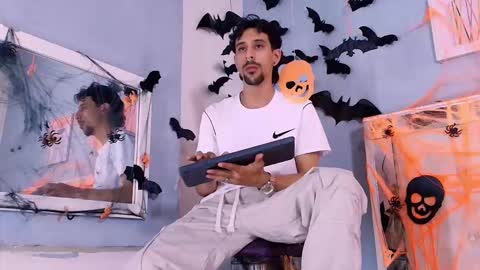 Snapshot of dominic_blade chatting on October 2025 05:57:02 PM Dominic online show from October 2025 05:57:02 PM