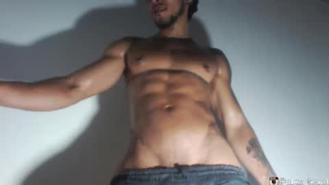 Snapshot of dominic_donnovan chatting on October 2025 06:25:01 AM DOMI online show from October 2025 06:25:01 AM