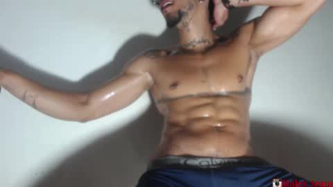 Snapshot of dominic_donnovan chatting on November 2025 06:01:01 AM DOMI online show from November 2025 06:01:01 AM