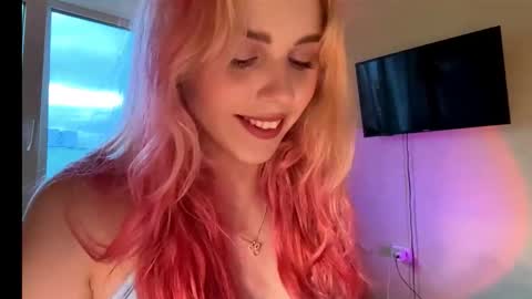 Karolina online show from October 2025 01:21:02 PM