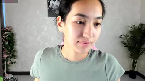 Snapshot of donnaa_drew chatting on September 2025 03:55:02 AM Aura online show from September 2025 03:55:02 AM